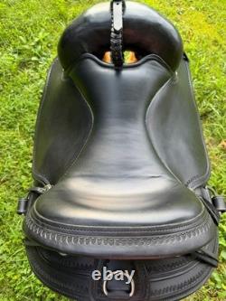 2024 Circle Y Omaha 16 Flex2 Trail Endurance Saddle-Hornless-Wide Tree-Black