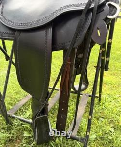 2024 Circle Y Omaha 16 Flex2 Trail Endurance Saddle-Hornless-Wide Tree-Black