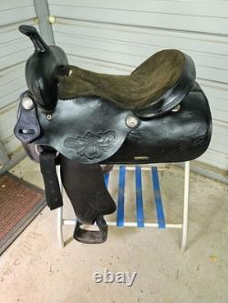 A good Used Used 16 black leather trail saddle