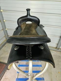 A good Used Used 16 black leather trail saddle