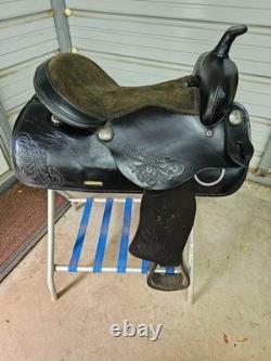 A good Used Used 16 black leather trail saddle