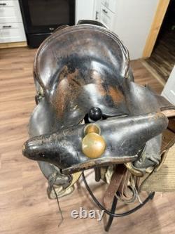 Antique Simco Western Horse Saddle. Brass horn. Genuine Leather. Star Tassels