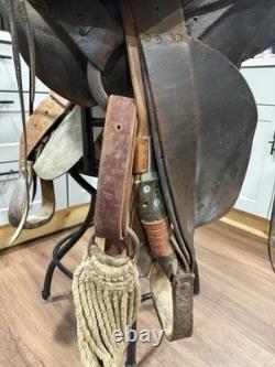 Antique Simco Western Horse Saddle. Brass horn. Genuine Leather. Star Tassels