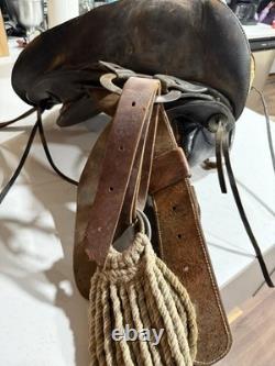 Antique Simco Western Horse Saddle. Brass horn. Genuine Leather. Star Tassels