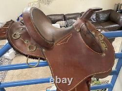 Australian Horse Saddle from Victoria Saddlery, The Legend, Great Condition