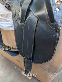 Australian Outrider Collection Outrider Stock Saddle Black with Horn Large