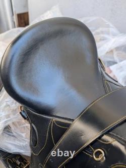Australian Outrider Collection Outrider Stock Saddle Black with Horn Large