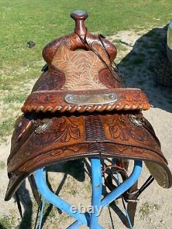 Beautiful Used/Vintage 16 Cajuns tooled leather Western saddle US made