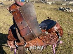 Beautiful Used/vintage Longhorn 15 buckstitched Western Arabian saddle VGC