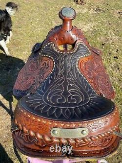 Beautiful Used/vintage Longhorn 15 buckstitched Western Arabian saddle VGC