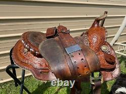 Beautiful Used/vintage Simco 15.5 tooled/silver laced Western Arab saddle VGC