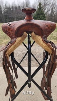 Beautiful Vintage Western Saddle Hereford Tex Tan