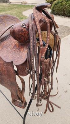 Beautiful Vintage Western Saddle Hereford Tex Tan