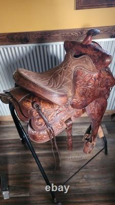 Beautiful Vintage Western Saddle Hereford Tex Tan