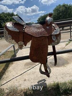 Billy Royal Western Show Saddle. Size 15.5 seat. Very good condition