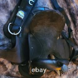 Black Abetta synthetic Western Saddle with suede seat and nylon construction