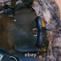 Black Abetta synthetic Western Saddle with suede seat and nylon construction
