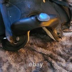 Black Abetta synthetic Western Saddle with suede seat and nylon construction