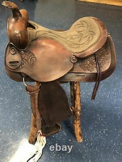 CRATES 113 WESTERN SADDLE With TOOL ON BILLETS