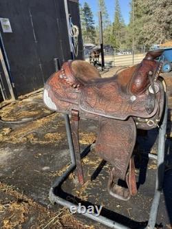 Champion 805 Western Show Saddle 15 Seat. In Great Condition. Missing 2 Concho