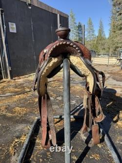Champion 805 Western Show Saddle 15 Seat. In Great Condition. Missing 2 Concho