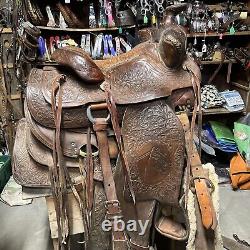 Cool horsehead Tooled vintage western saddle 15 seat