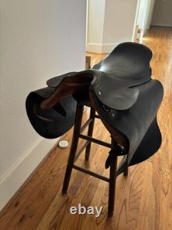 Courbette cut-back gaited saddleseat Saddle. Large Size. Good Condition
