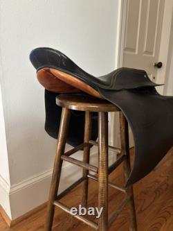 Courbette cut-back gaited saddleseat Saddle. Large Size. Good Condition