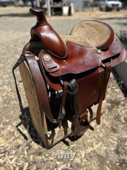 Court's Saddle 15/7 Gullet (Breast Collar and Cinch Included)
