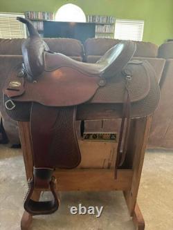 Crates 230 Western Trail Saddle 15 Seat Semi QH Bars
