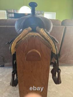 Crates 230 Western Trail Saddle 15 Seat Semi QH Bars