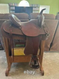 Crates 230 Western Trail Saddle 15 Seat Semi QH Bars