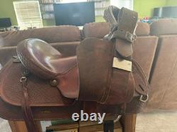 Crates 230 Western Trail Saddle 15 Seat Semi QH Bars