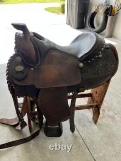 Crates Western Saddle