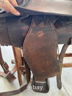 Crates Western Saddle