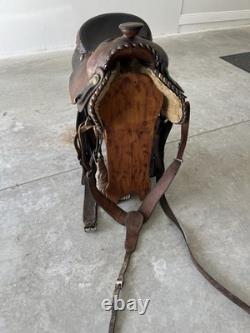 Crates Western Saddle