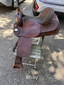 Crates Western Saddle, 15 Seat, 2189
