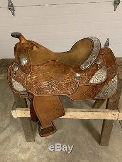 Dale Chavez 16 inch Western Show Saddle. Excellent Condition