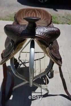 Dark brown, equestrian saddle 16 in' seat, Perfect for western pleasure rider