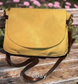 Dooney Bourke Bone Butter Cream Florentine Toledo Leather Saddle Messenger Bag