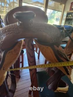 Excellent condition Reinsman Western Saddle. Beautiful craftsmanship