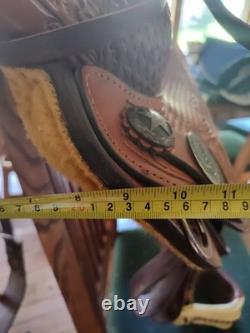 Excellent condition Reinsman Western Saddle. Beautiful craftsmanship