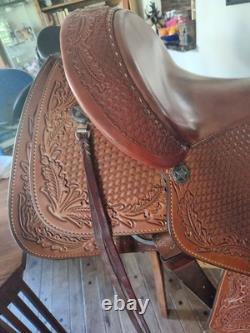 Excellent condition Reinsman Western Saddle. Beautiful craftsmanship