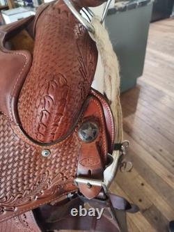 Excellent condition Reinsman Western Saddle. Beautiful craftsmanship