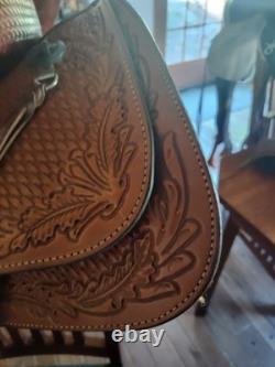 Excellent condition Reinsman Western Saddle. Beautiful craftsmanship