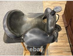 Fabtron Western Trail Horse Saddle with Stirrups. Brown leather