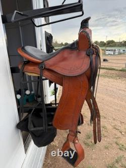 Gorgeous! Synergist Trail Saddle, 16 inch seat, medium tree