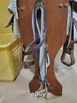 Gorgeous Western 17 Saddle Hereford Hand Tooled With Silver Tex Tan By Yoakum