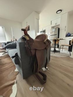 Hereford All-Around Use Western saddle Size 15
