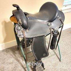 Imus 4-BeatT Western Trail Saddle Black, 16 with matching breast collar
